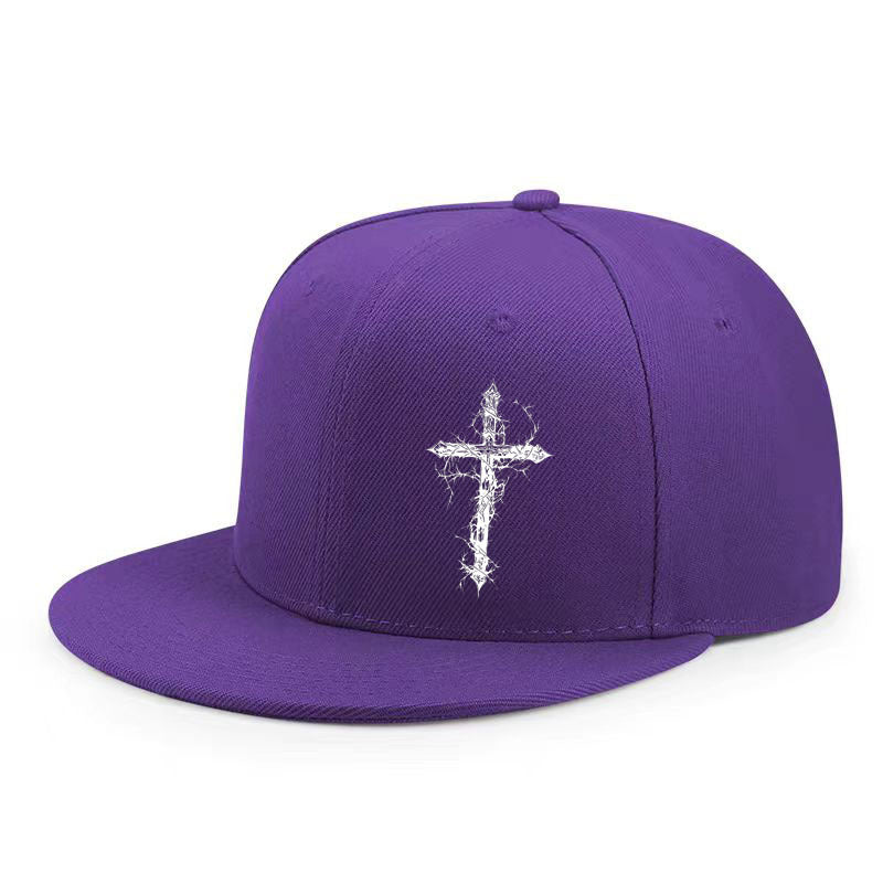 Gorra de béisbol de visera plana con bordado de cruz y rayo