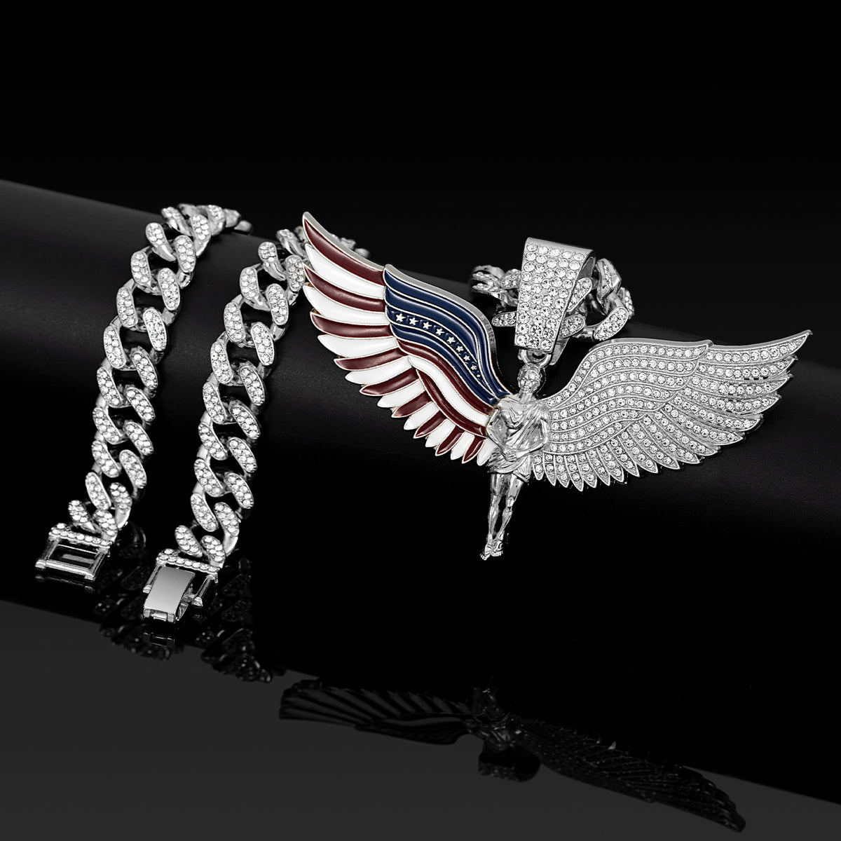 Collar con alas de �ngel y colgante grande con cadena cubana
