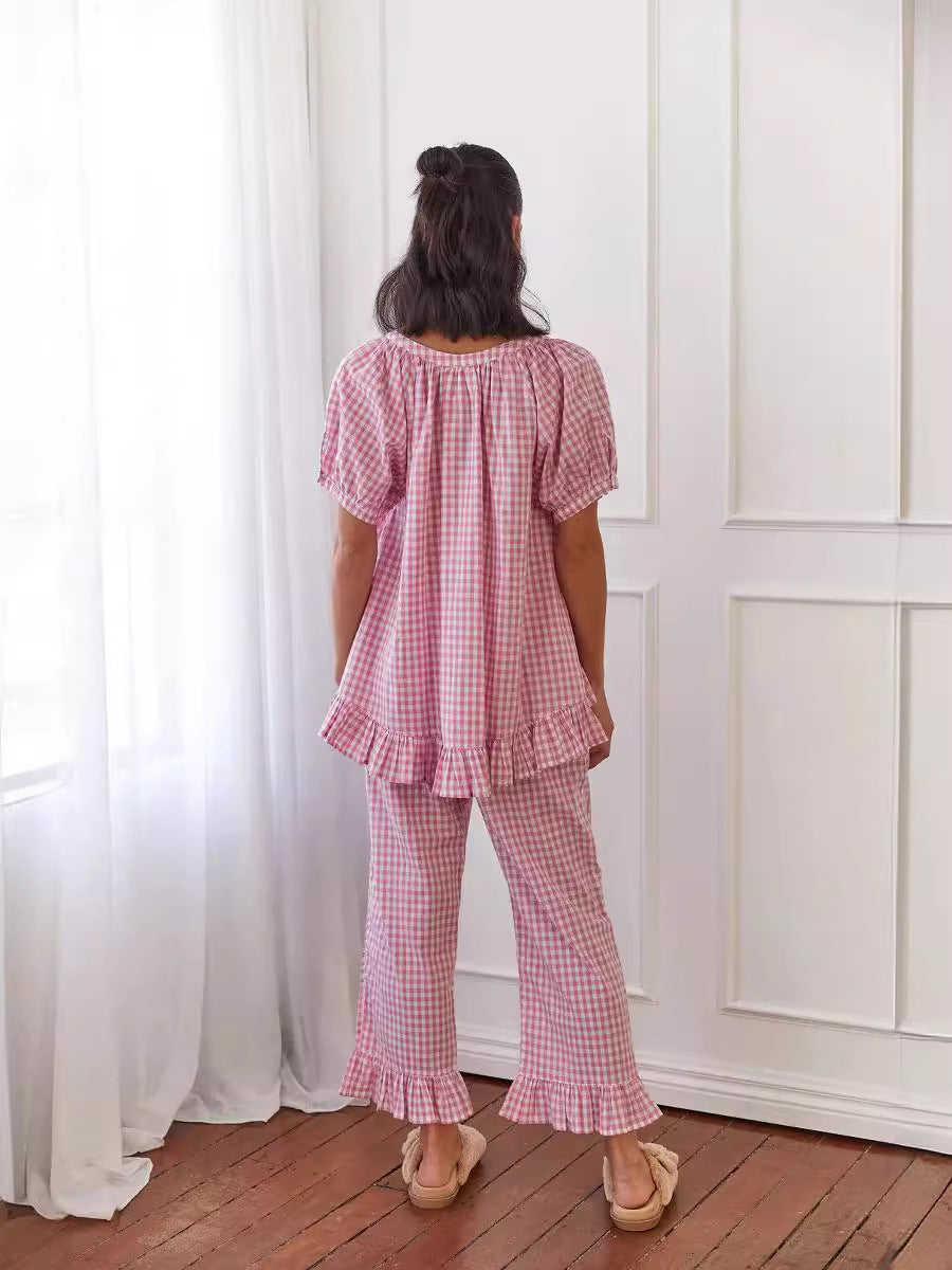 Pijama elegante con botones y volantes