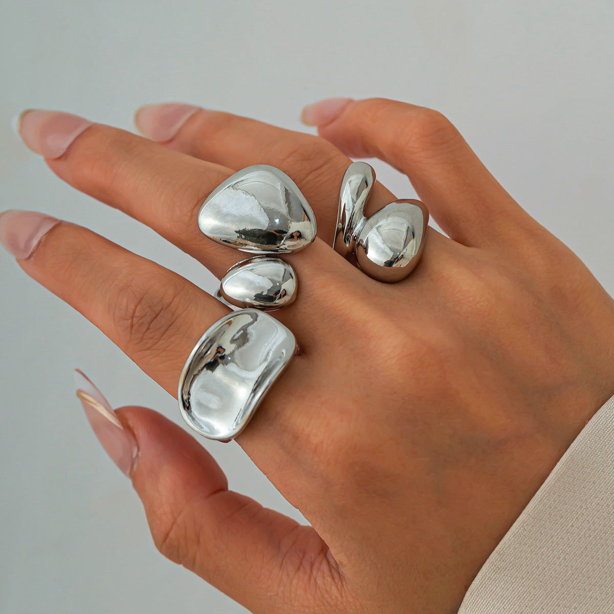 Alloy fashion ring