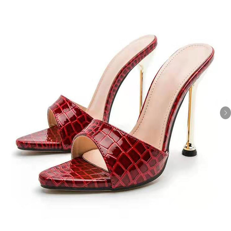 Sandalias de tacón alto y punta fina, de color liso y diseño sencillo