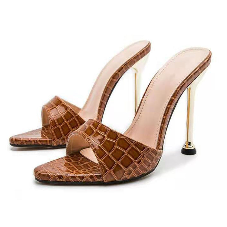 Sandalias de tacón alto y punta fina, de color liso y diseño sencillo