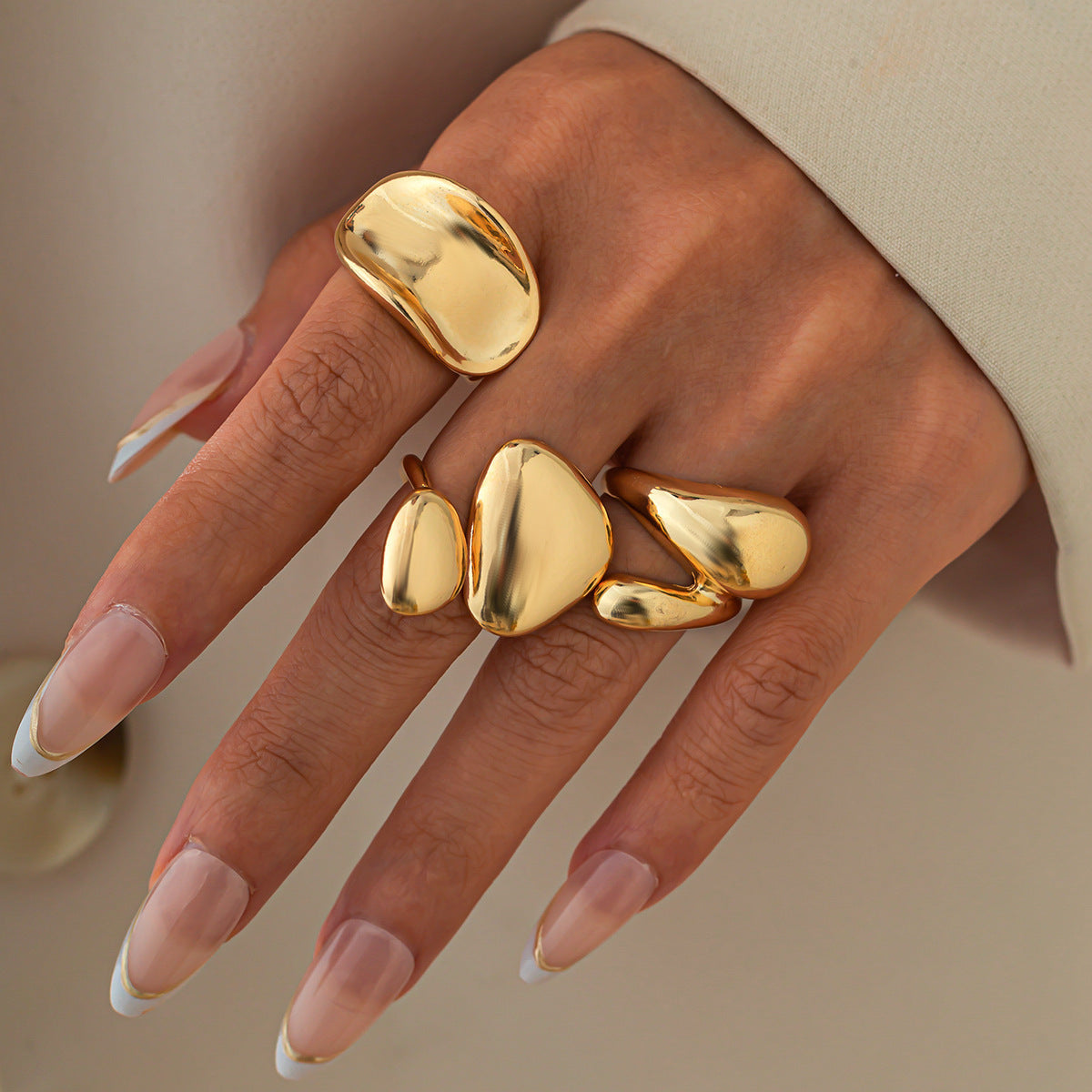 Alloy fashion ring