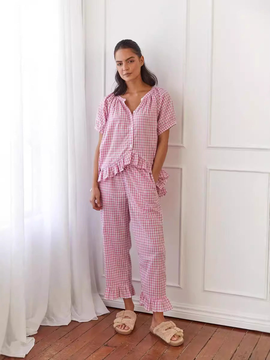 Pijama elegante con botones y volantes