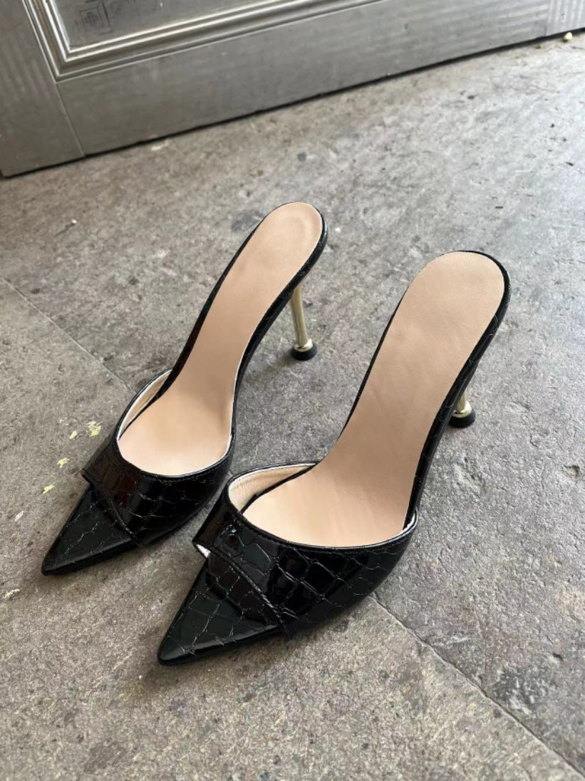 Sandalias de tacón alto y punta fina, de color liso y diseño sencillo
