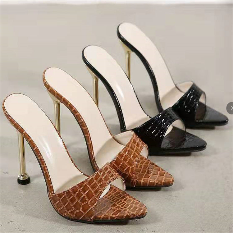 Sandalias de tacón alto y punta fina, de color liso y diseño sencillo