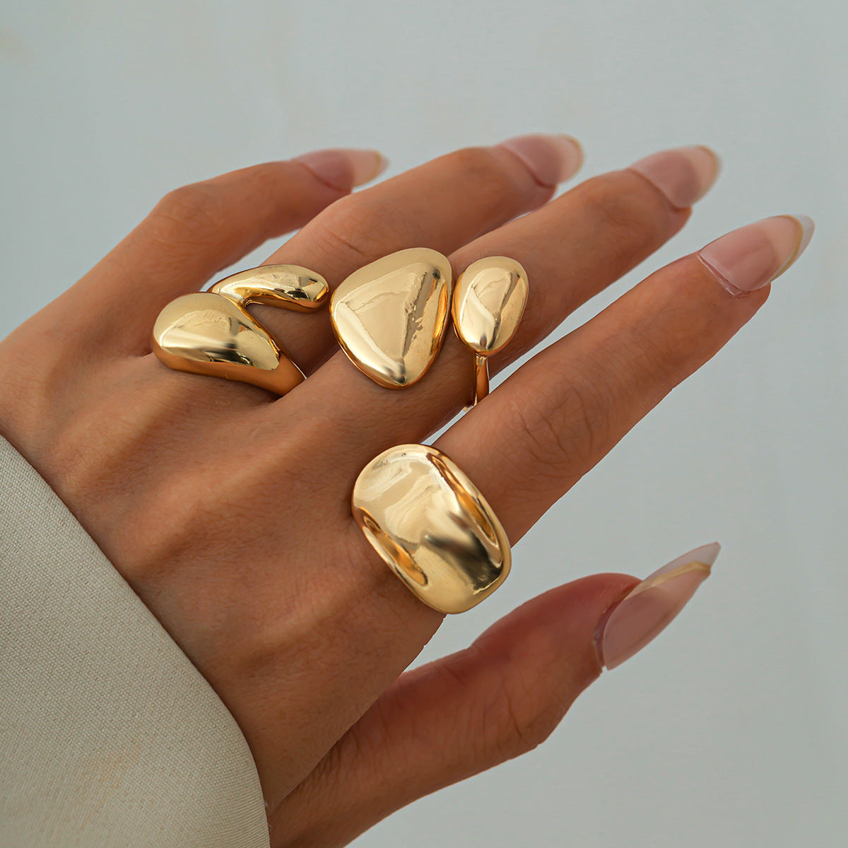 Alloy fashion ring